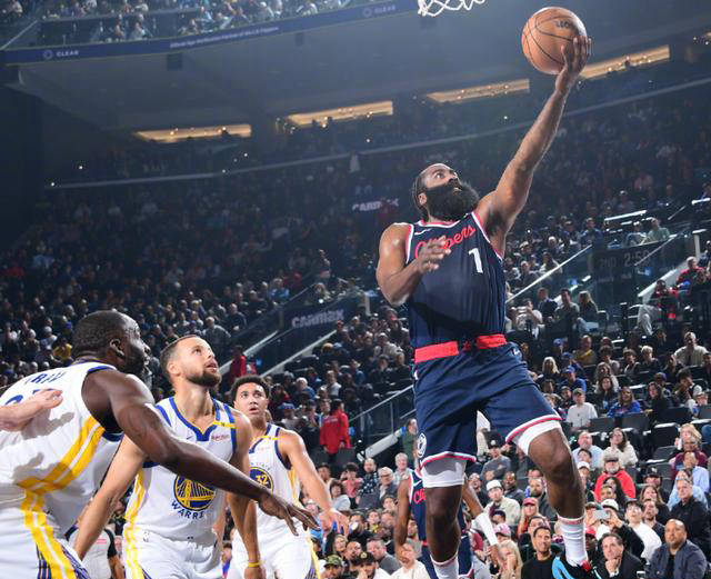 库里爆冷击败巴黎圣日耳曼，势不可挡引爆全场！