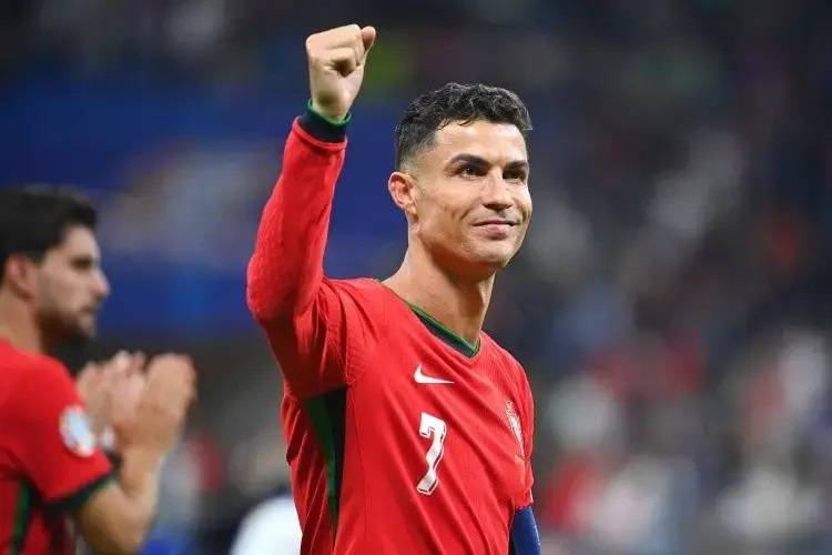 C罗遭遇五连败，塞尔维亚队教练面临压力！