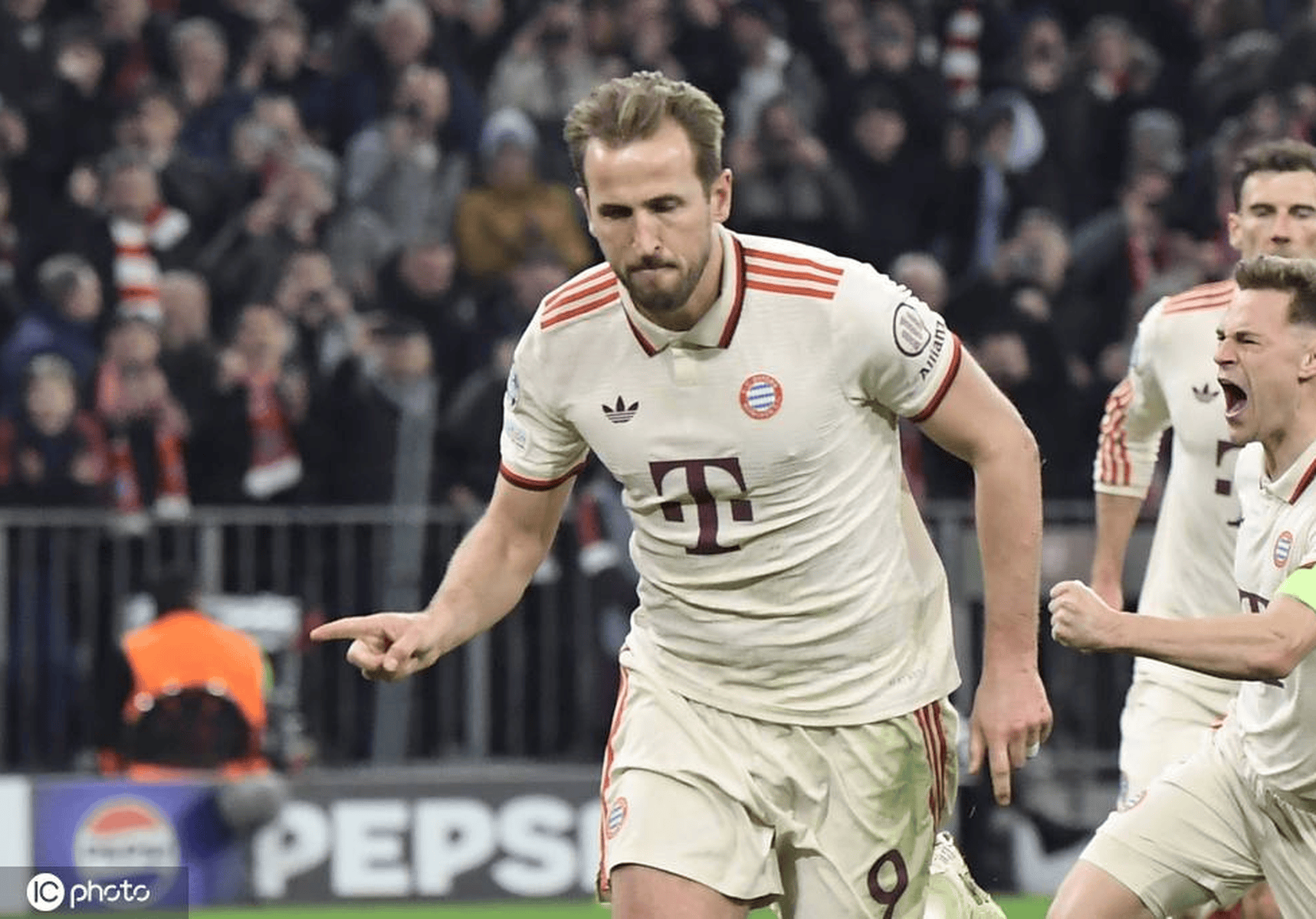 拜仁门将多次救险，当选全场最佳球员，记者不过不会看到下载.